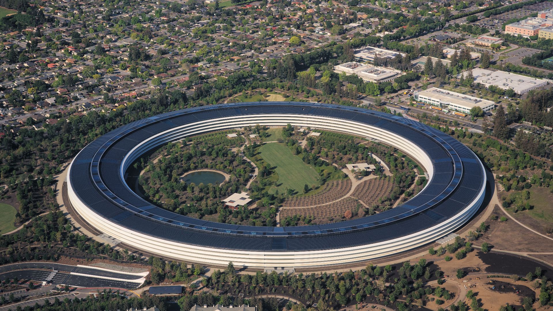 File:Aerial view of Apple Park dllu.jpg