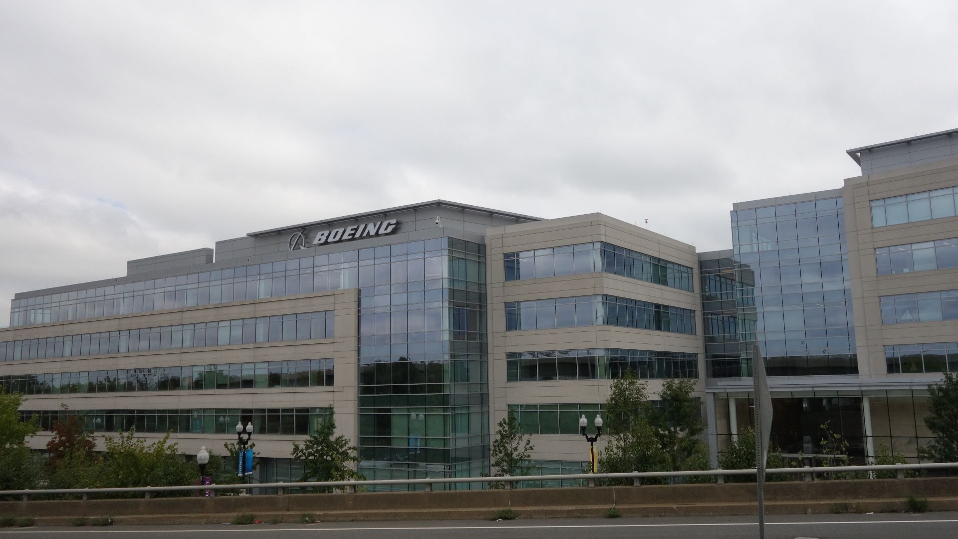 File:Boeing Virginia Headquarters.jpg