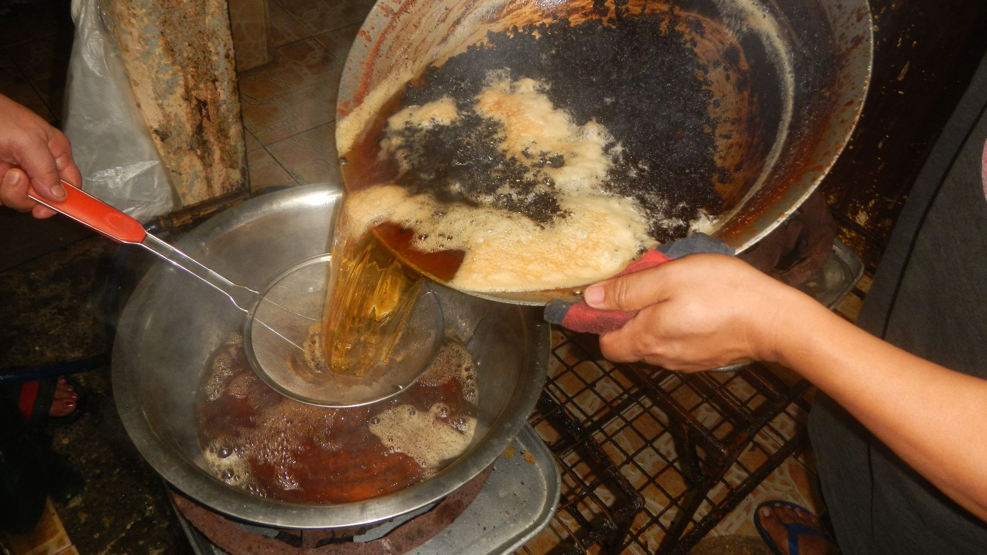 File:9129Processing and cooking of coconut healing oil in the Philippines 45.jpg