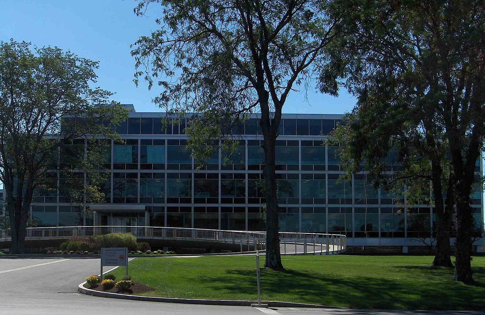 The image shows the corporate headquarters or office building of Cigna Company