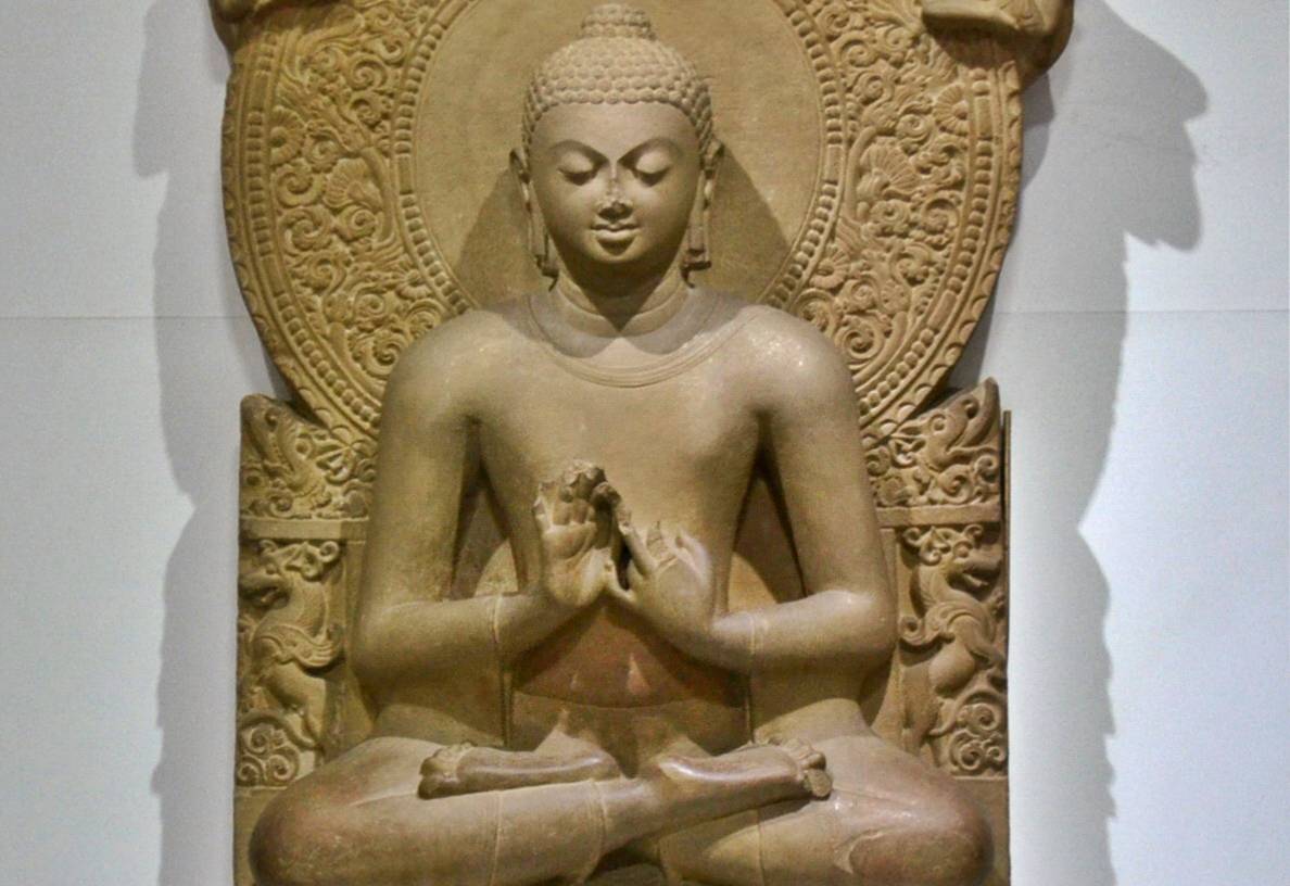 Buddha In Sarnath Museum (Dhammajak Mutra) (1)