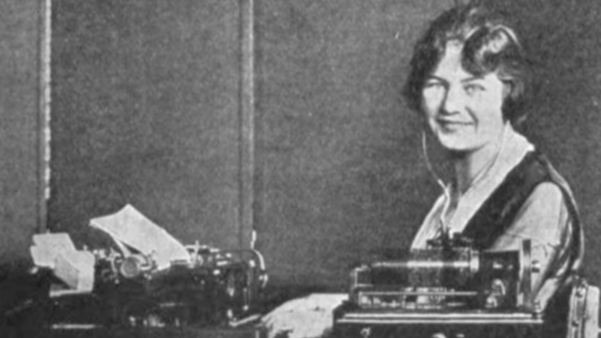 File:Dictaphone operator.jpg