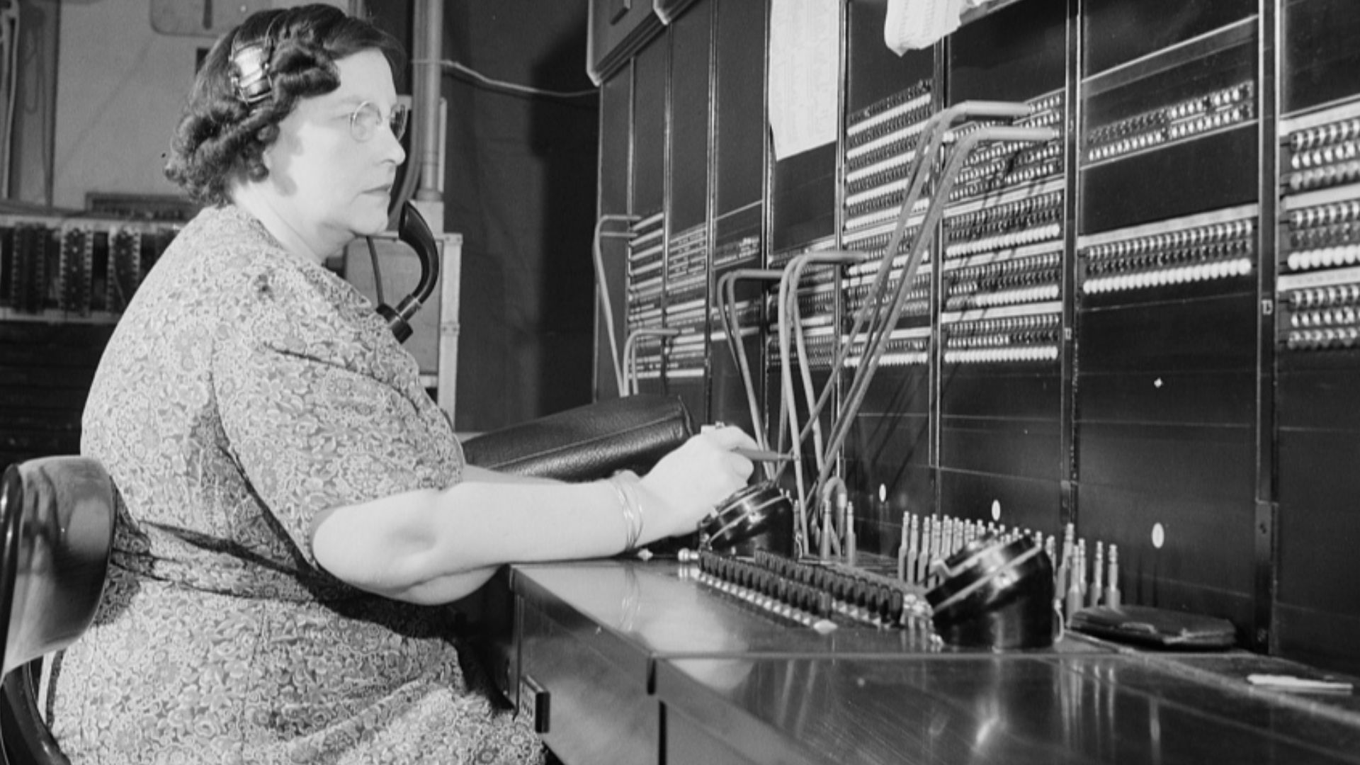 File:Miss Ethel Wakefield, a Western Union telegraph PBX operator 8d30850v.jpg