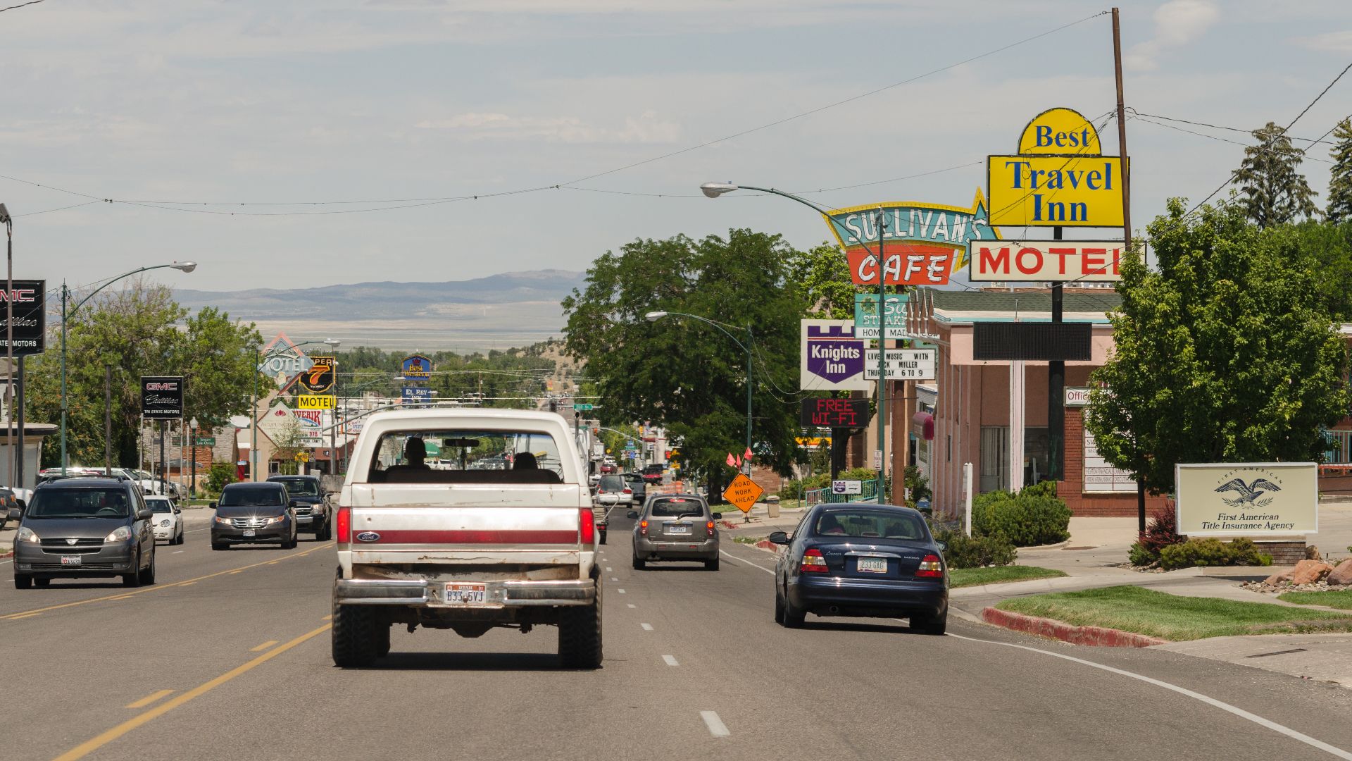File:Main street looking north, Cedar City, UT 20110813 1.jpg