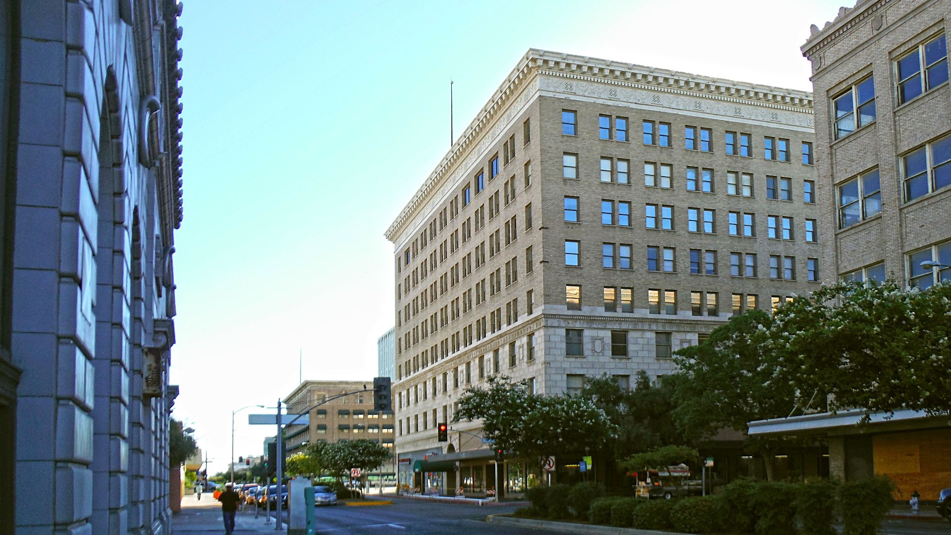 File:Tulare St at Fulton Mall Downtown Fresno - 140724 8AM (14773627983).jpg