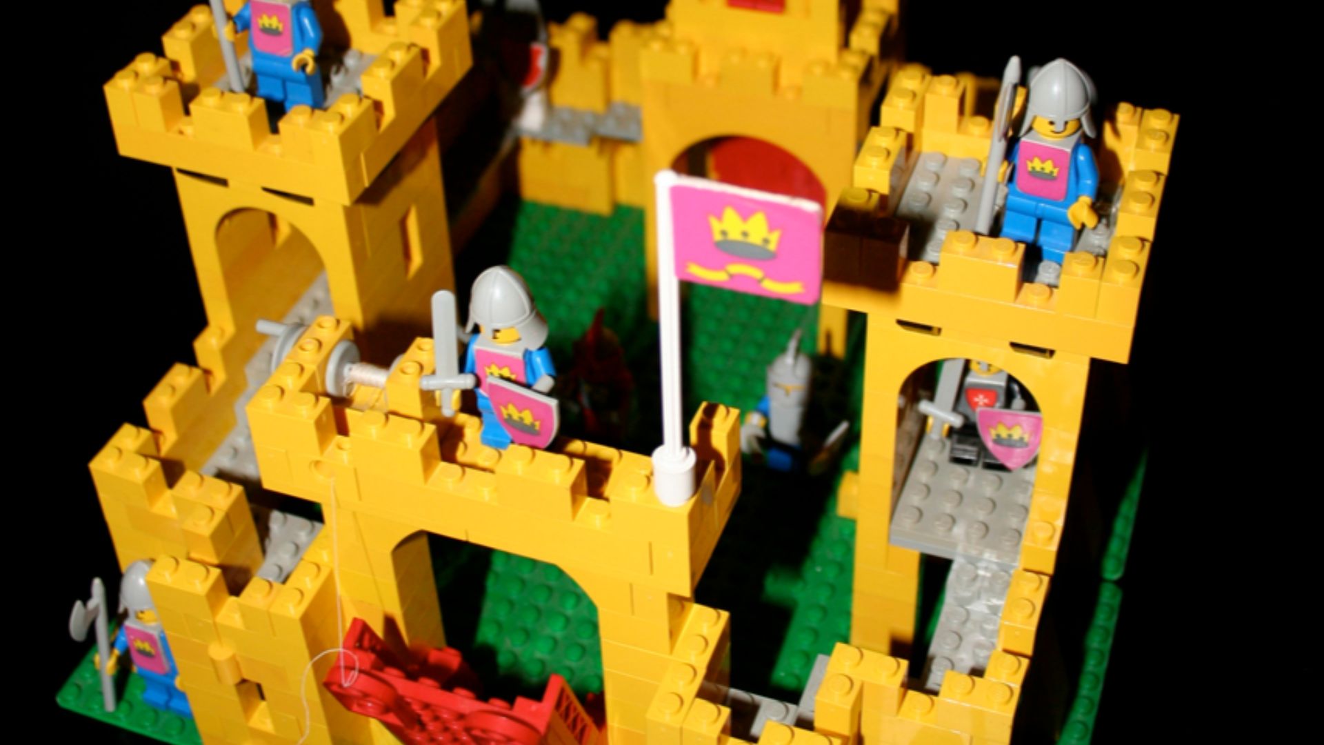 File:Yellow-Lego-Castle 375.jpg