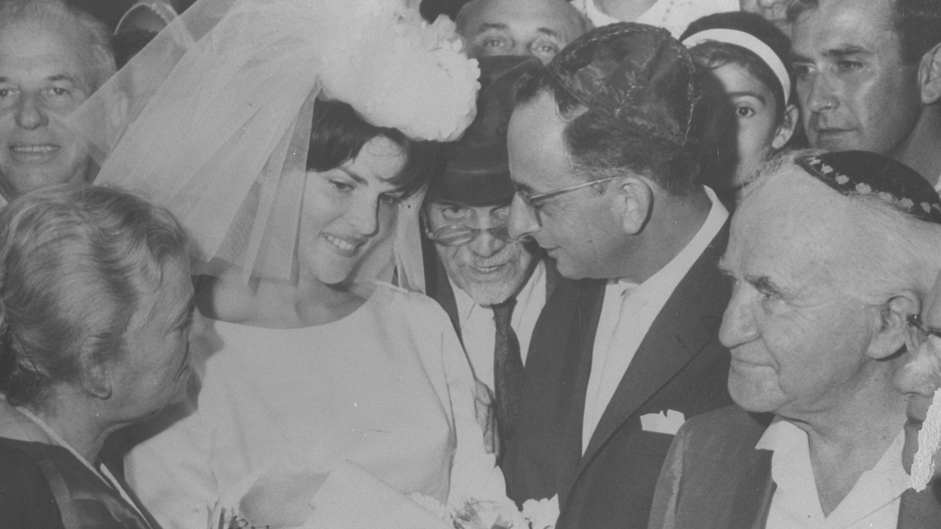 File:Yitzhak and Ophira Navon getting married.jpg