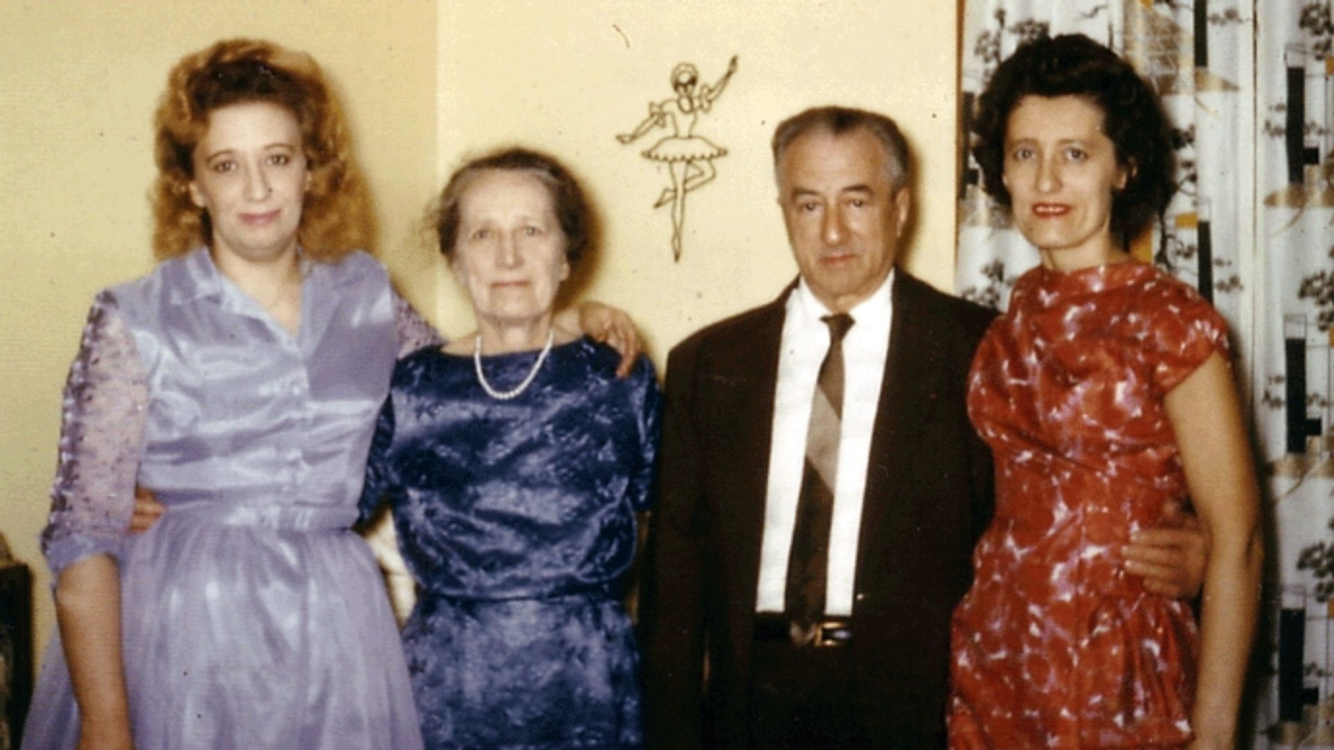 File:Arthur Oscar Freudenberg (1891-1968) and family on Easter Sunday, 1960.jpg