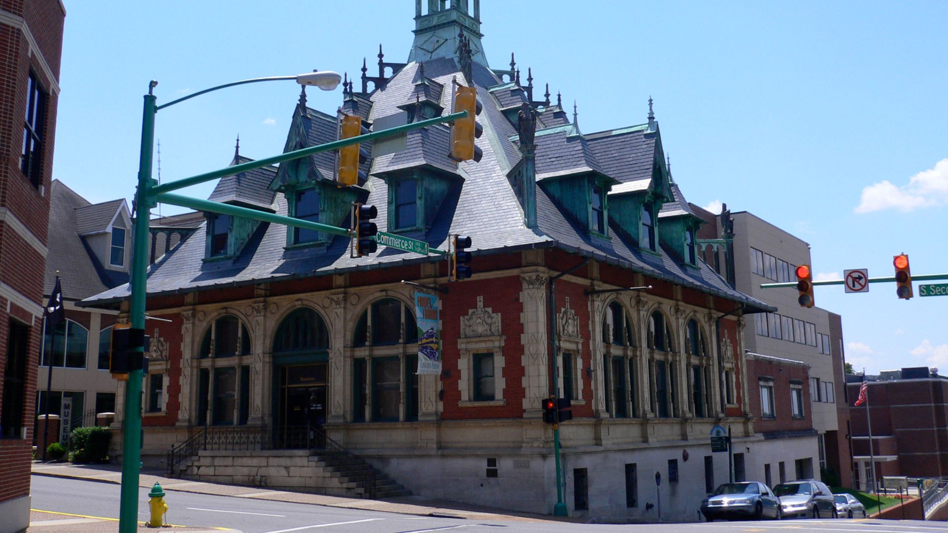 File:ClarksvilleTN VisitorCenter.jpg