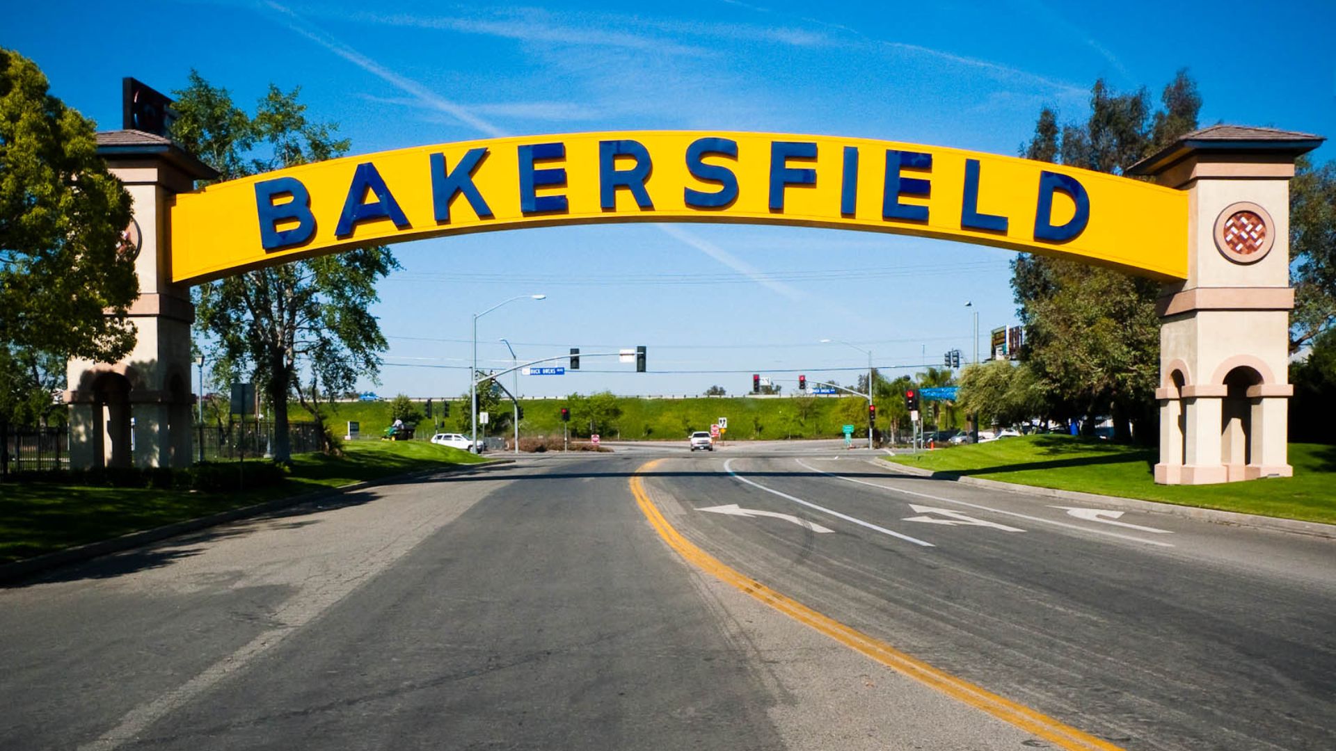 File:Bakersfield CA - sign.jpg