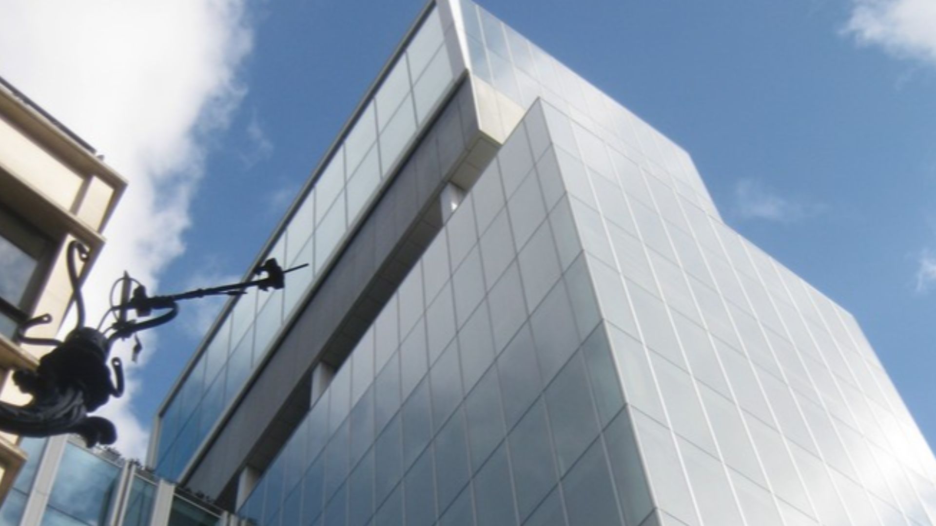 File:New Court Rothschild Building.jpg