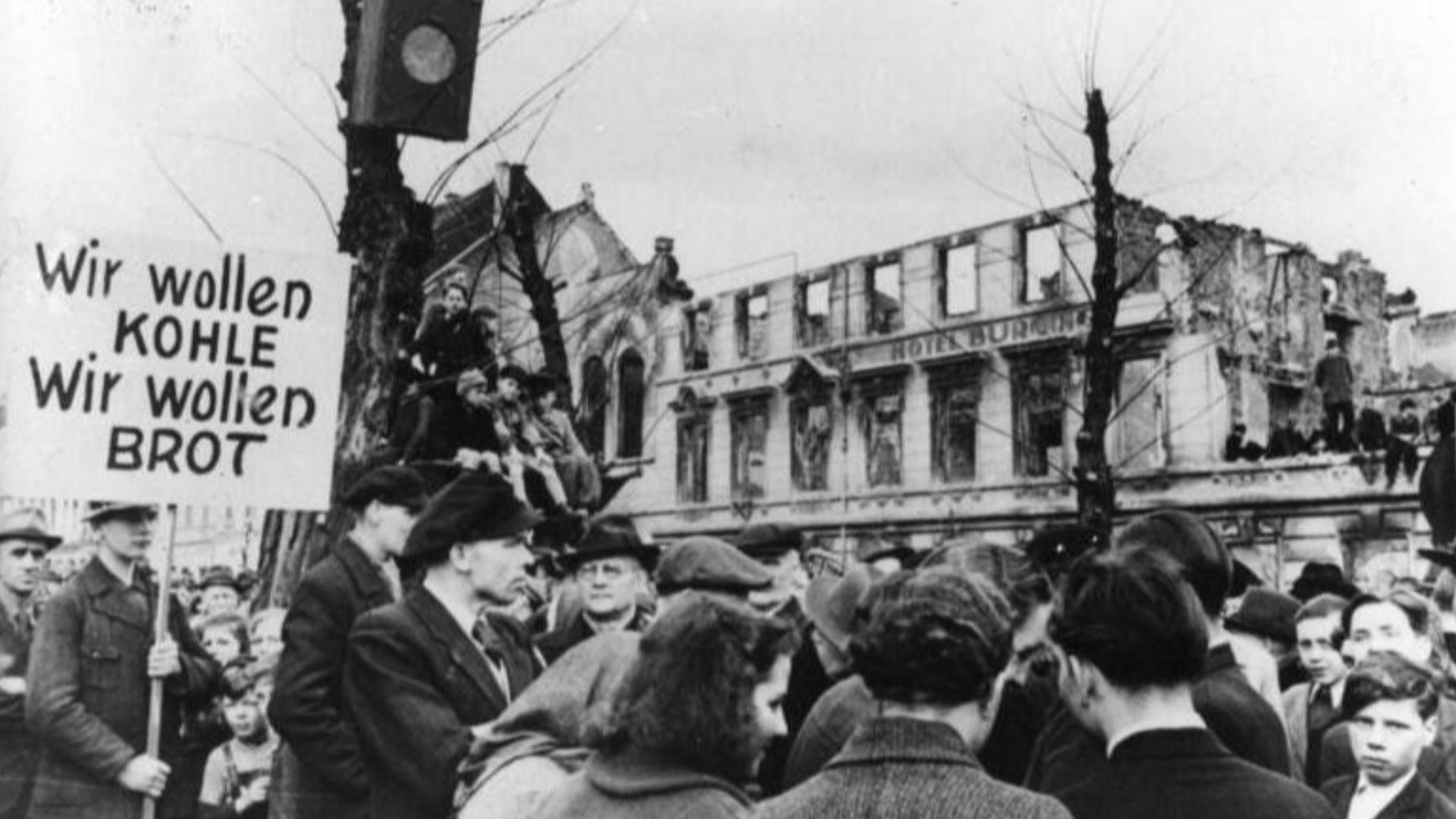 File:Bundesarchiv Bild 183-B0527-0001-753, Krefeld, Hungerwinter, Demonstration.jpg