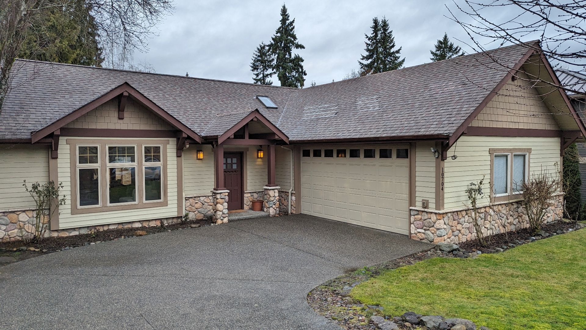 File:Amazon's founding site in Bellevue, Washington - exterior.jpg