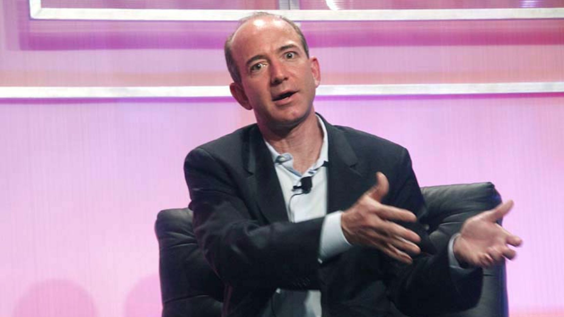 File:Jeff Bezos (153327601).jpg
