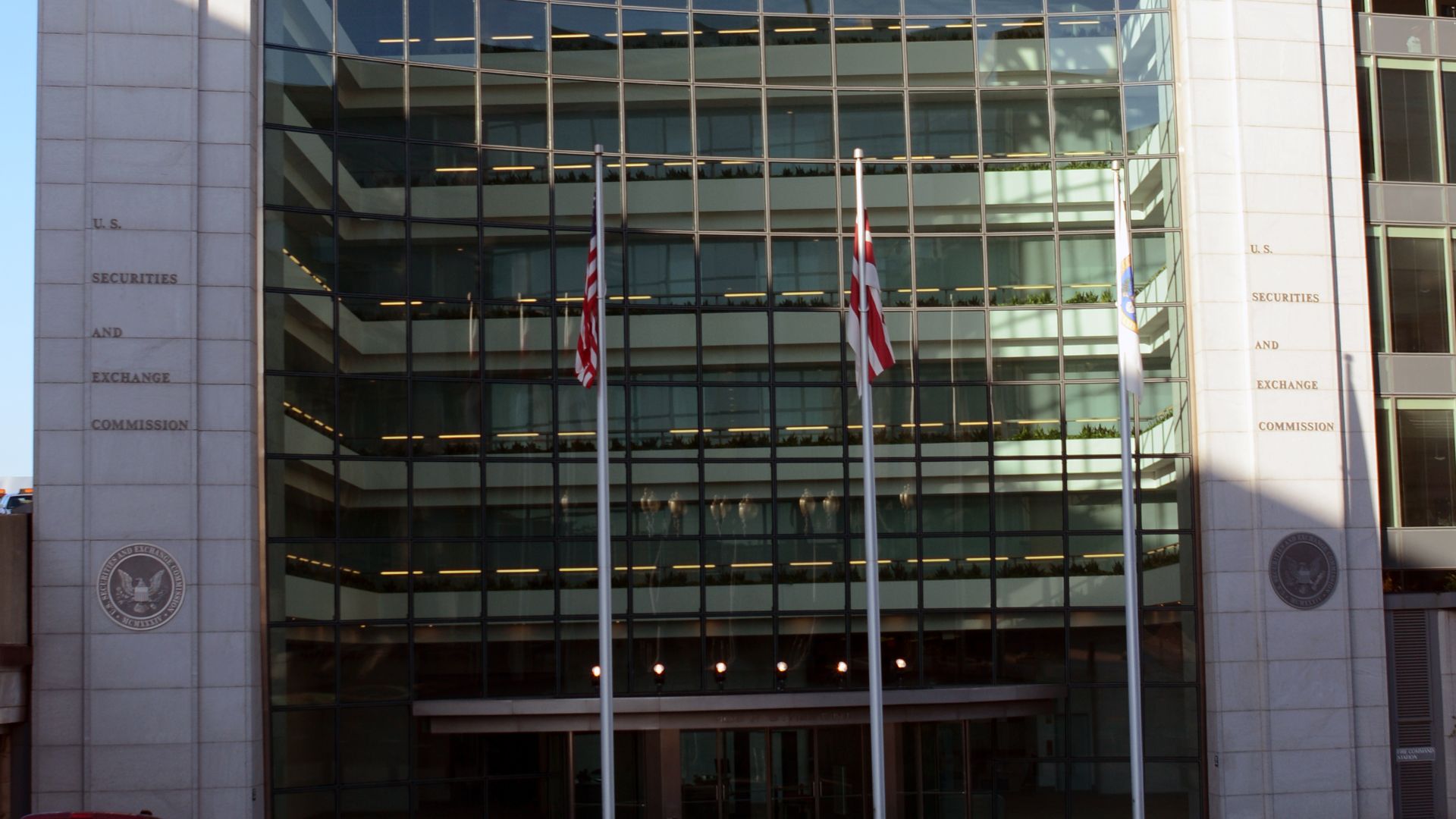 File:US Security and Exchange Commission Office photo Don Ramey Logan.jpg