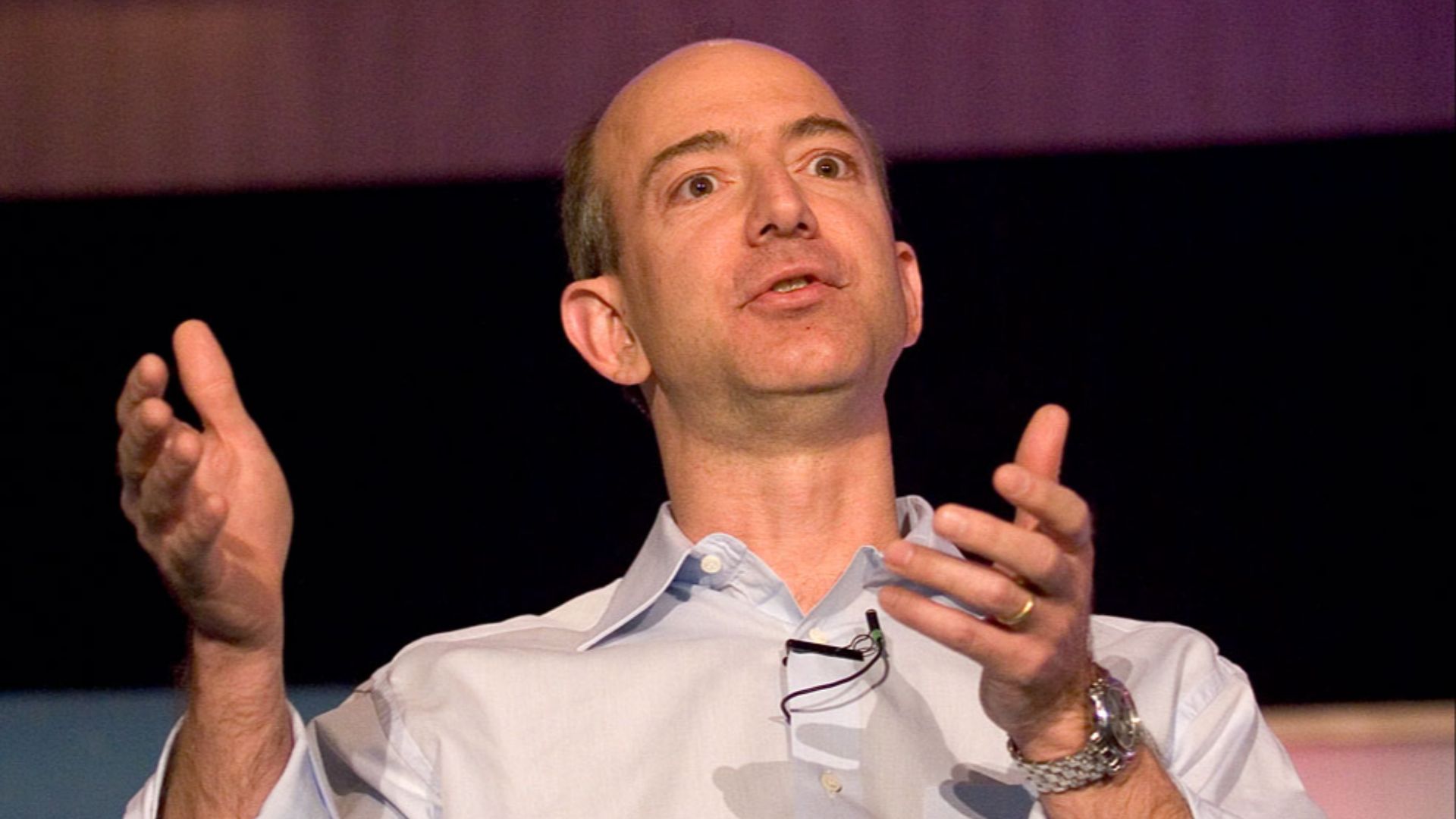 File:Jeff Bezos 2005.jpg