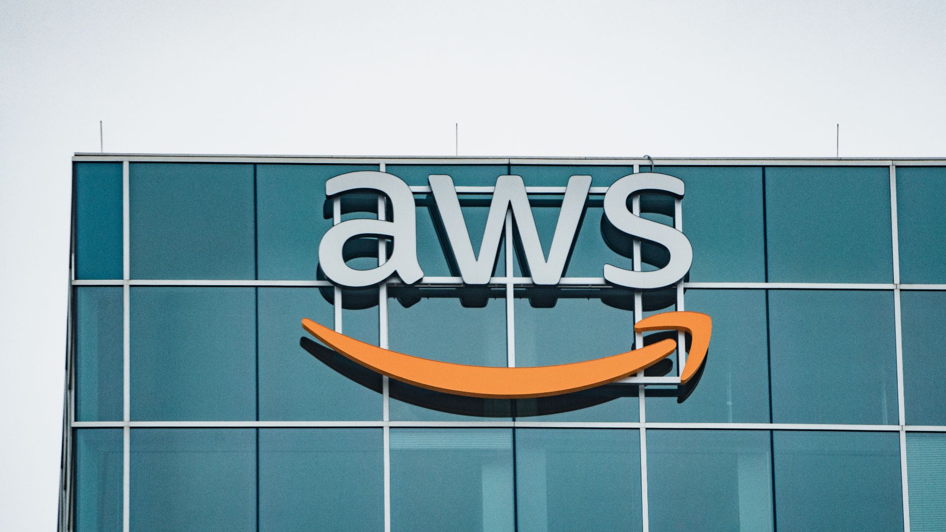 File:AWS - Amazon Web Services Office in Houston, Texas (46600198075).jpg