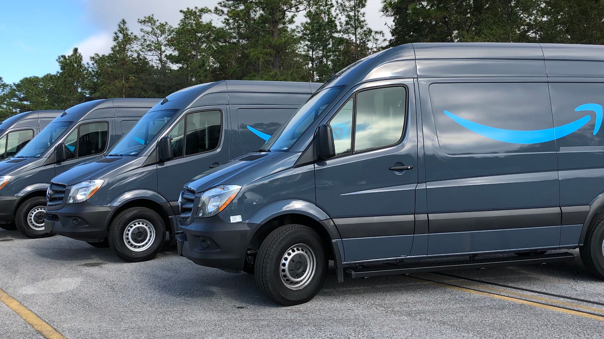 File:Amazon Prime Delivery Trucks (44155424640).jpg