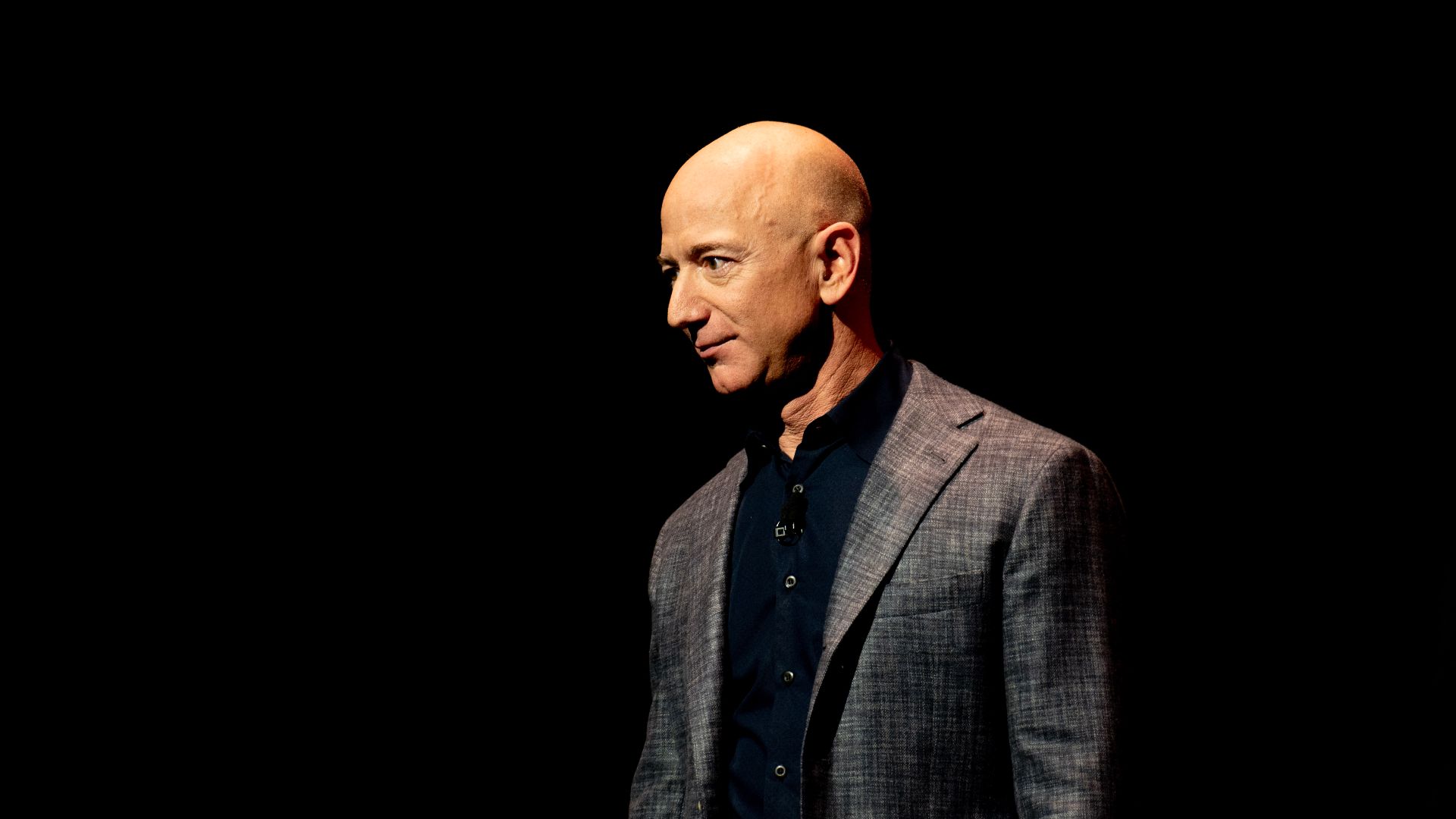 File:Jeff Bezos Unveils Blue Origin Lunar Lander.jpg