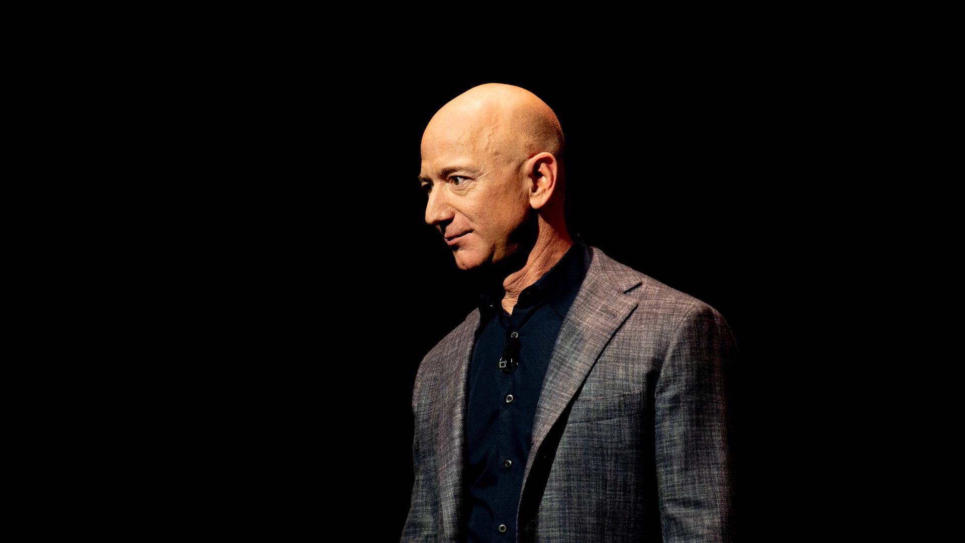 File:Jeff Bezos Unveils Blue Origin Lunar Lander.jpg