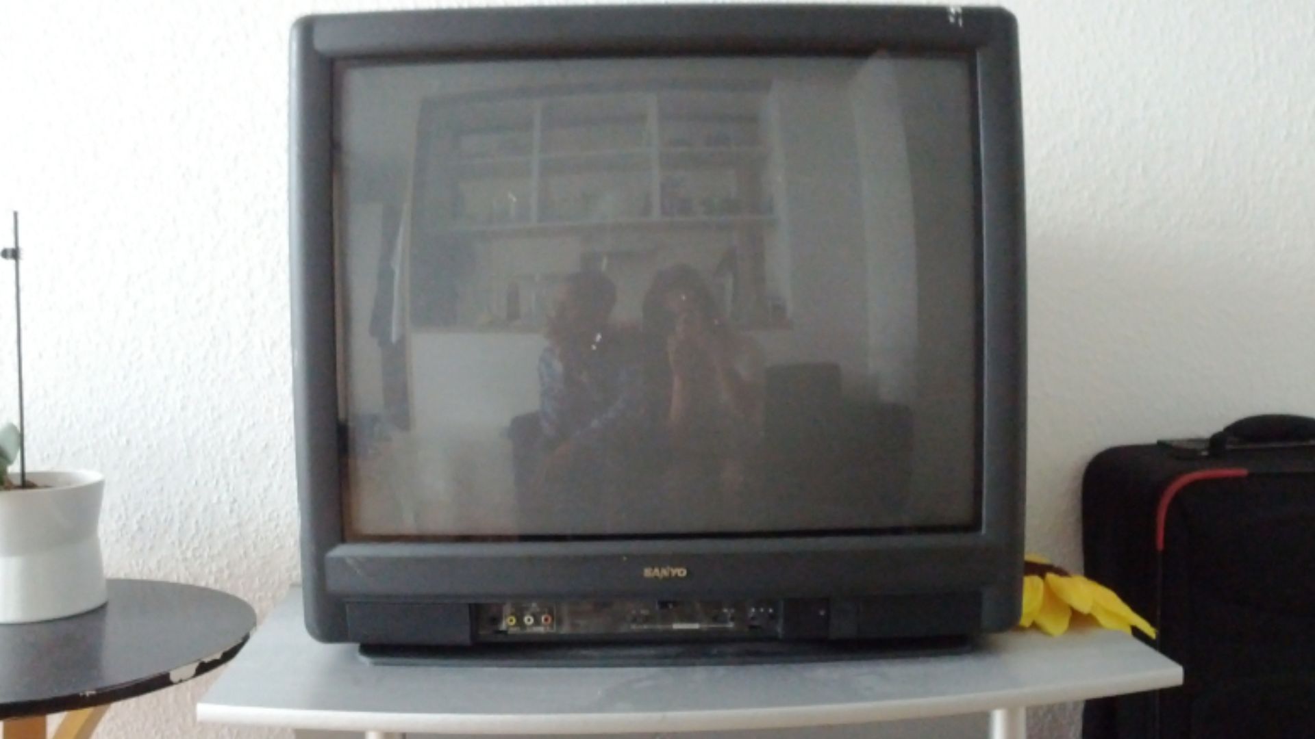 File:CRT Television.jpg