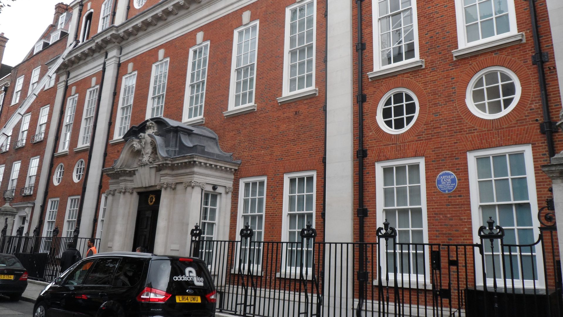 File:38 South Street, Mayfair, W1K 1DJ.JPG