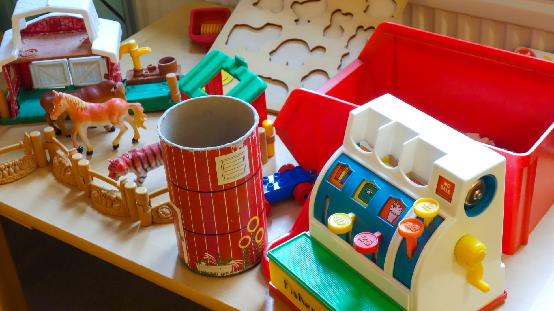 File:Plastic toys in Clinical Physiology - NÄL hospital 1.jpg