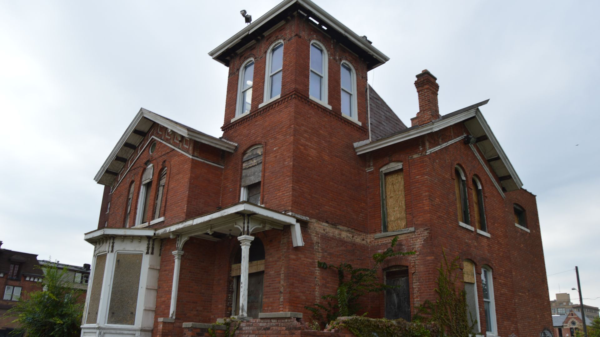 File:Adelaide Street abandoned house.jpg