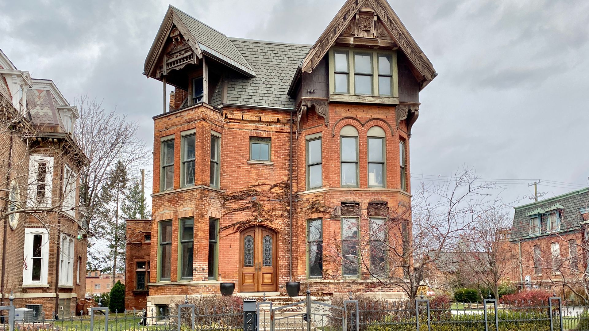 File:George Ladve House, Edmund Place, Brush Park, Midtown, Detroit, MI.jpg
