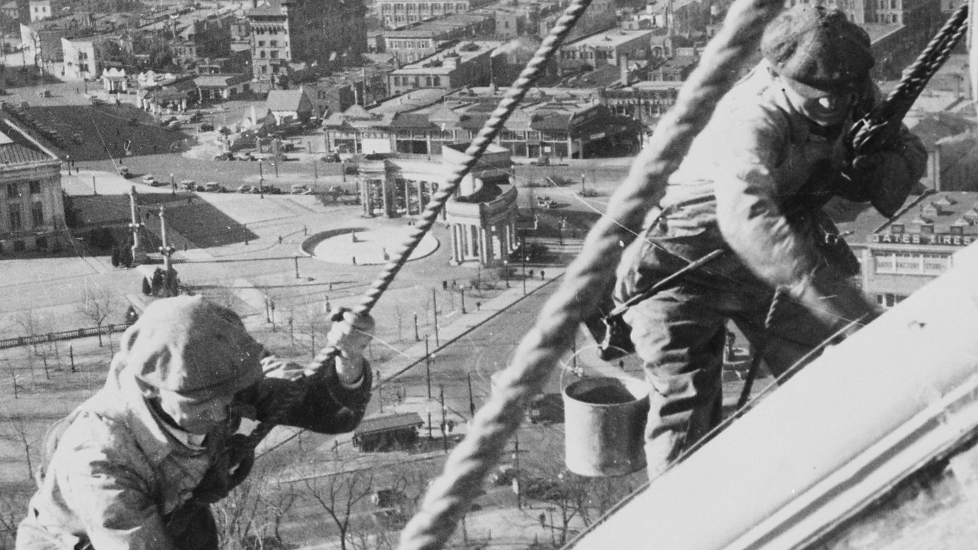 File:Civil Works Administration (CWA) workmen cleaning and painting the gold dome of the Denver Capitol, 1934 - NARA - 541904.jpg