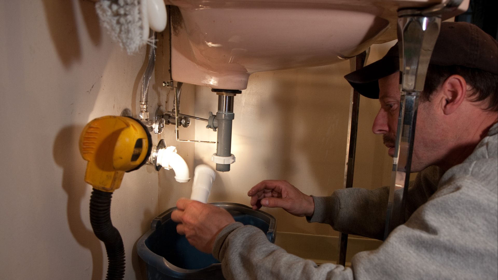 File:Plumber at work 2010 USA.jpg