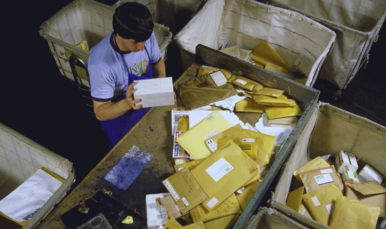 Gettyimages - 50360818, Postal employees sorting parcels. (Phot Postal employees sorting parcels.