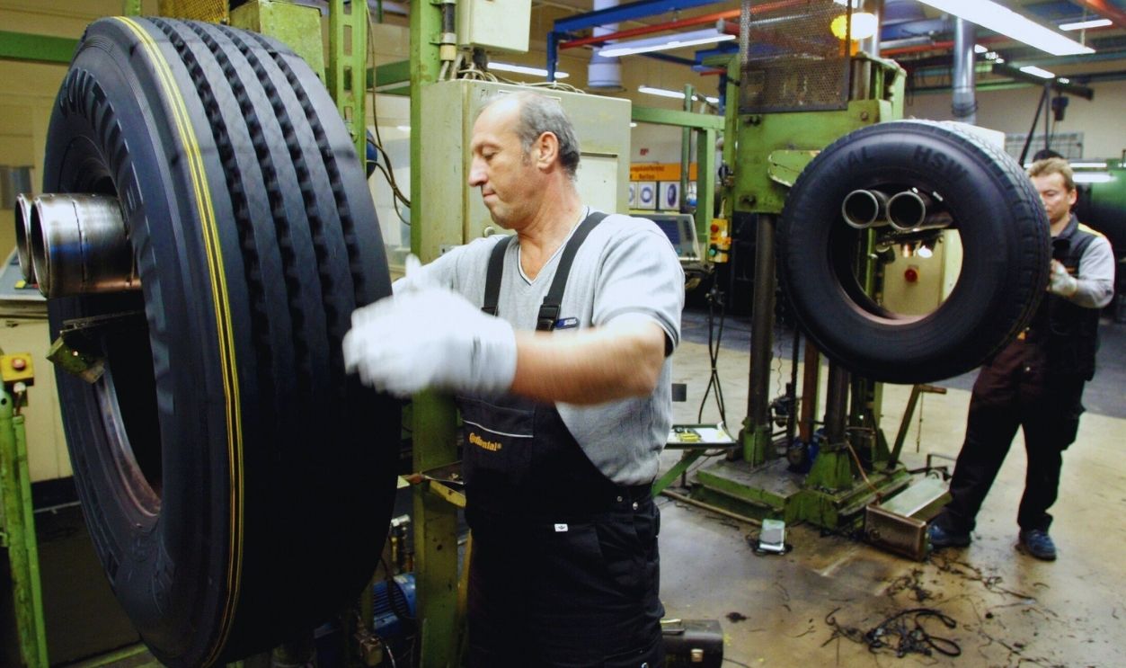 Gettyimages - 56918257, FILES - Picture taken 25 January 2005 sh HANOVER, GERMANY: FILES - Picture taken 25 January 2005 shows employees of Continental, the German maker of tyres and car parts, testing new truck tyres at the Continental plant in Hanover. Continental said 23 February 2006 that it was eyeing acquisitions after earnings rose strongly in 2005.
