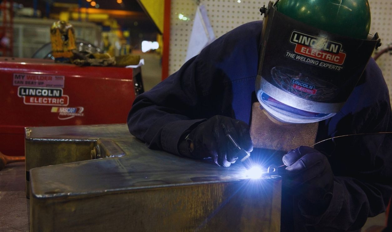Gettyimages - 99873898, 2009 Showcase for Commerce UNITED STATES - SEPTEMBER 03: A worker TIG welds parts for the Stryker vehicle at JWF Defense Systems in Johnstown Pennsylvania.
