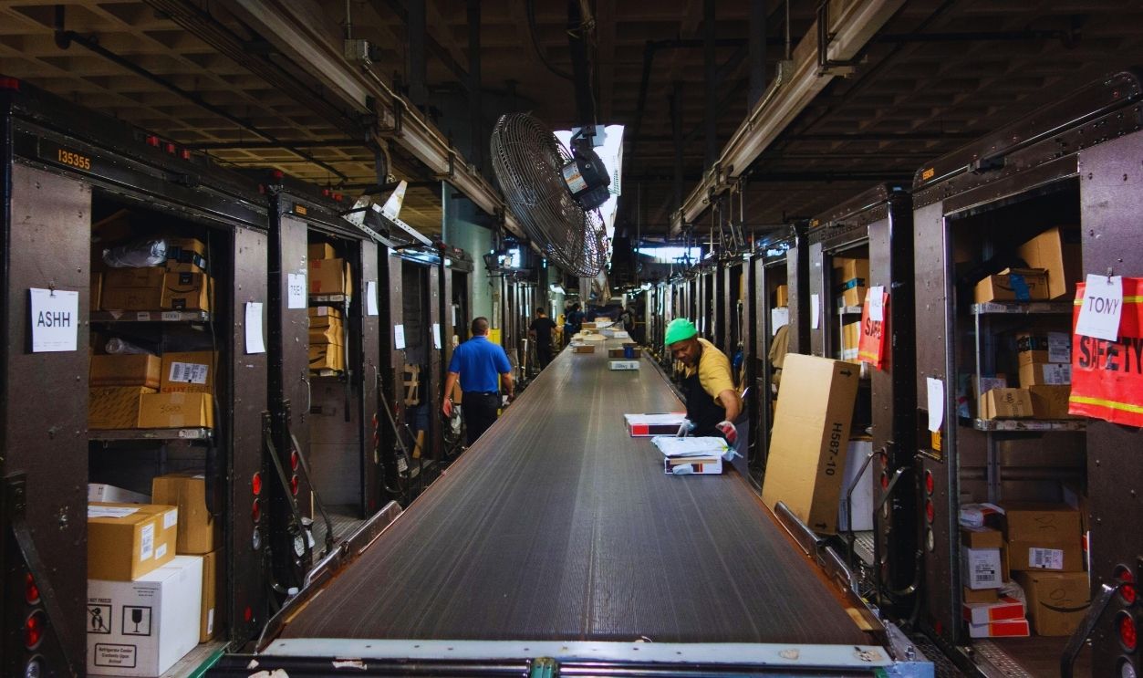 Gettyimages - 680912094, US-UAE-DUBAI2020-UPS UPS employees sort out packages before loading them onto delivery trucks on May 9, 2017 at the Manhattan UPS facility in New York. UPS officials at a news conference discussed the decision by the World Expo 2020 Dubai to use UPS to handle the logistics operations for the event.