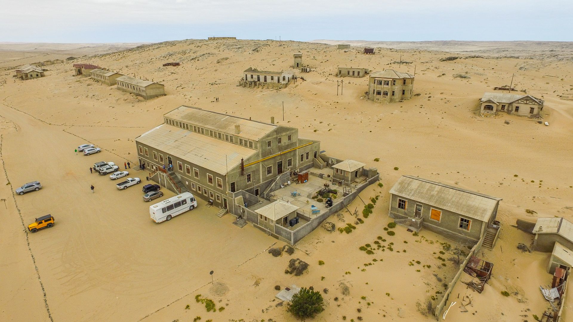 File:Kolmanskop Ghost Town.jpg