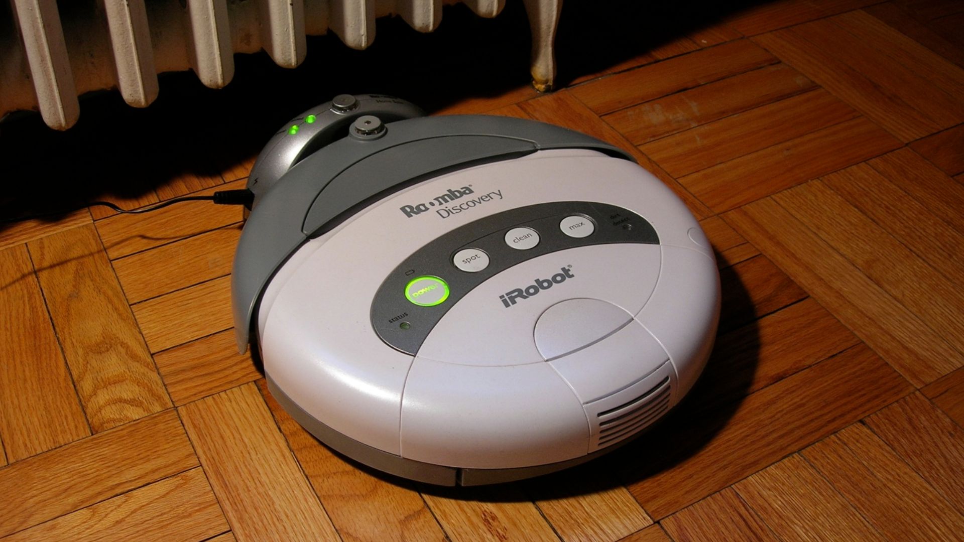 File:Roomba at rest (298983370).jpg