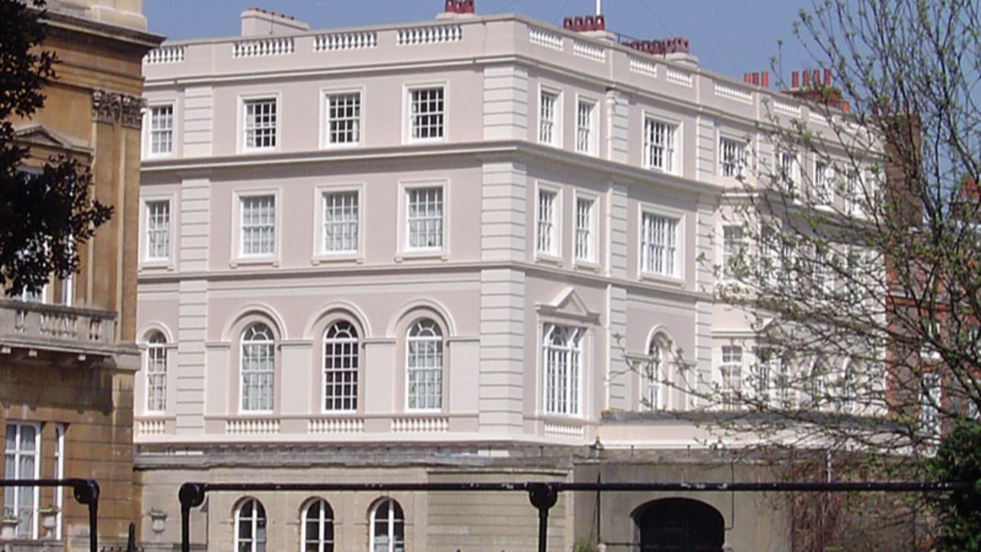 File:Clarence house.jpg