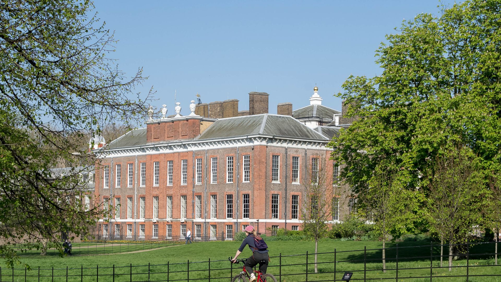 File:Kensington Palace April 2017.jpg