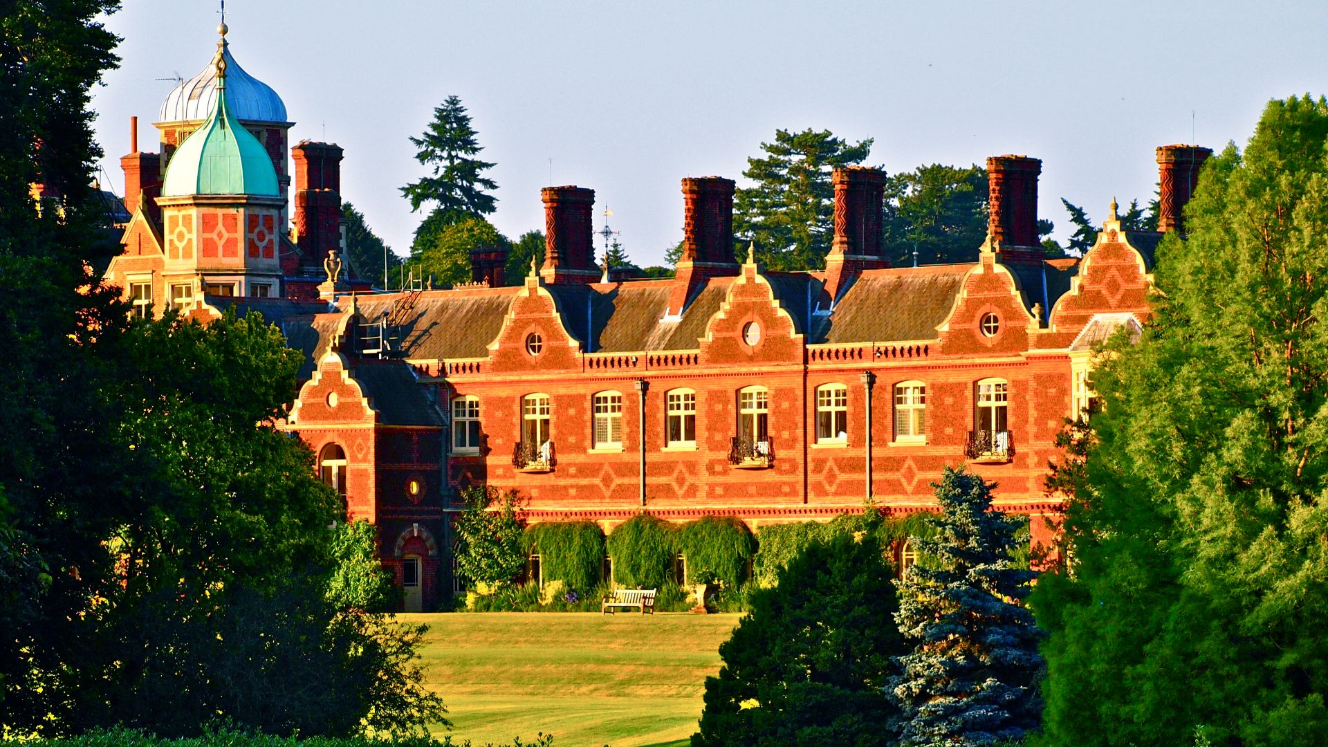 File:Sandringham House in the late evening sun.JPG