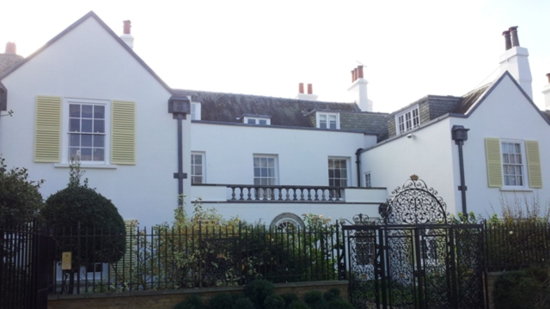 File:Thatched House Lodge.jpg