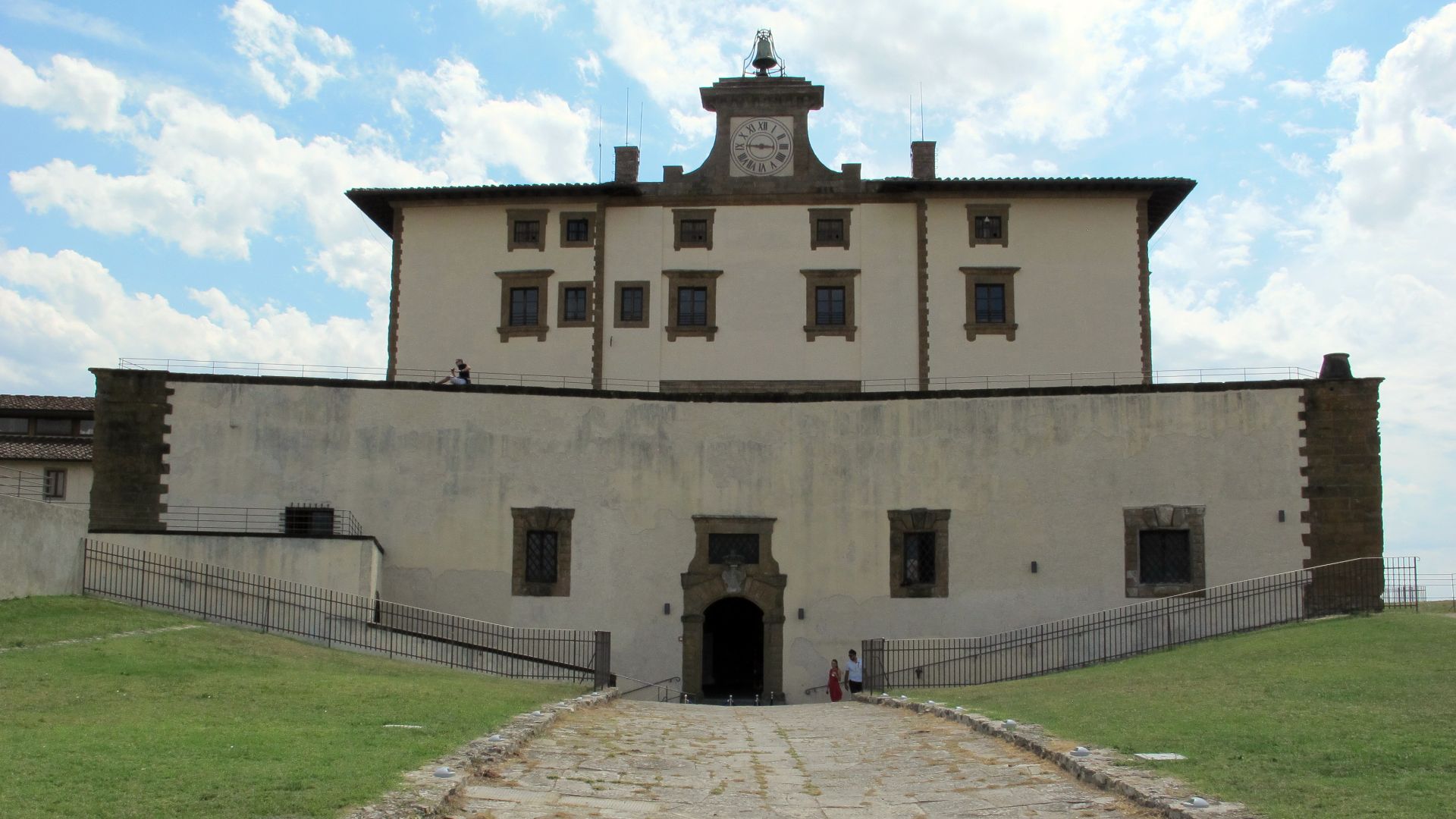 File:Forte belvedere, edificio principale 02.JPG