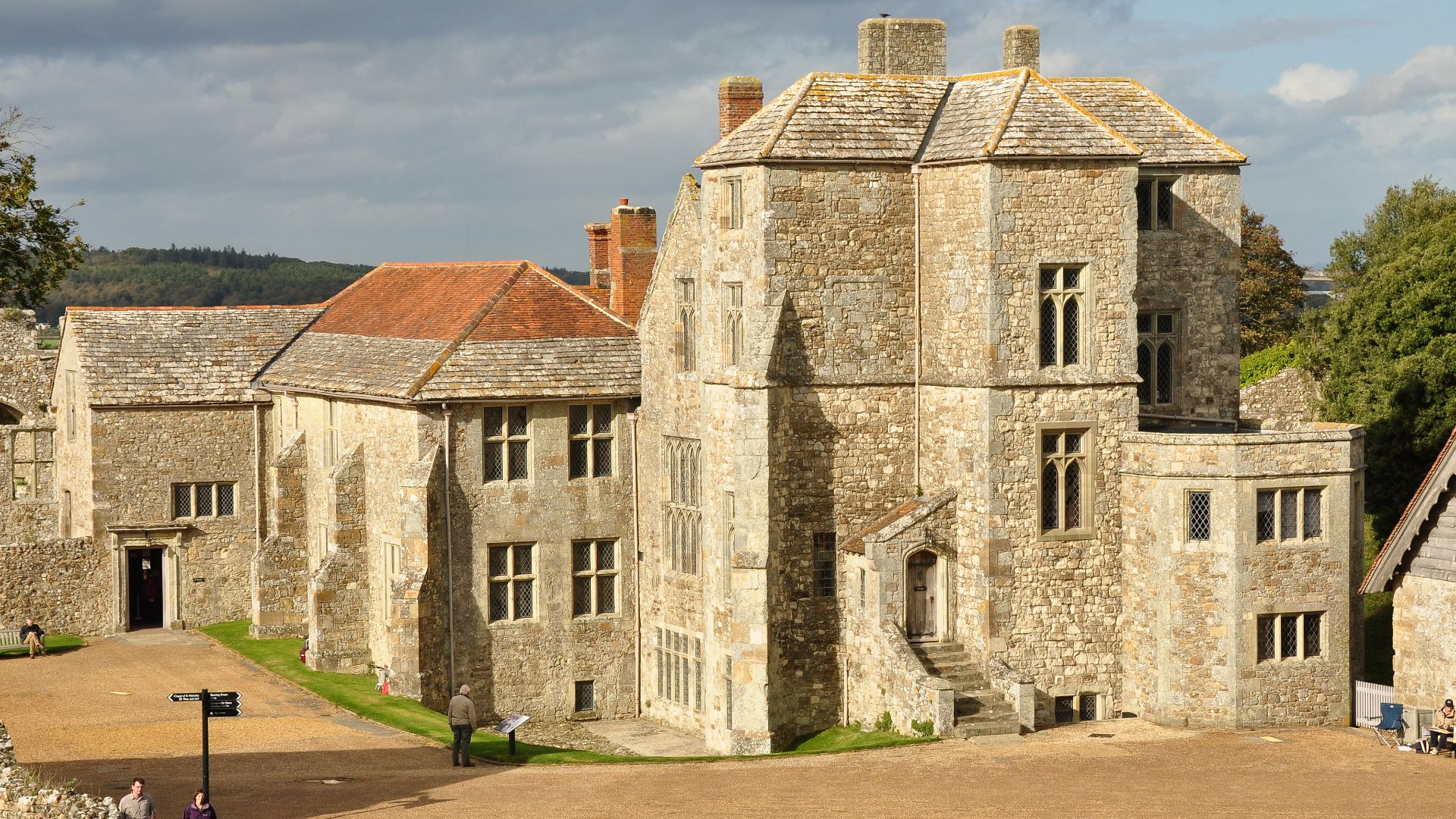 File:Carisbrooke Castle 2011, 24.jpg