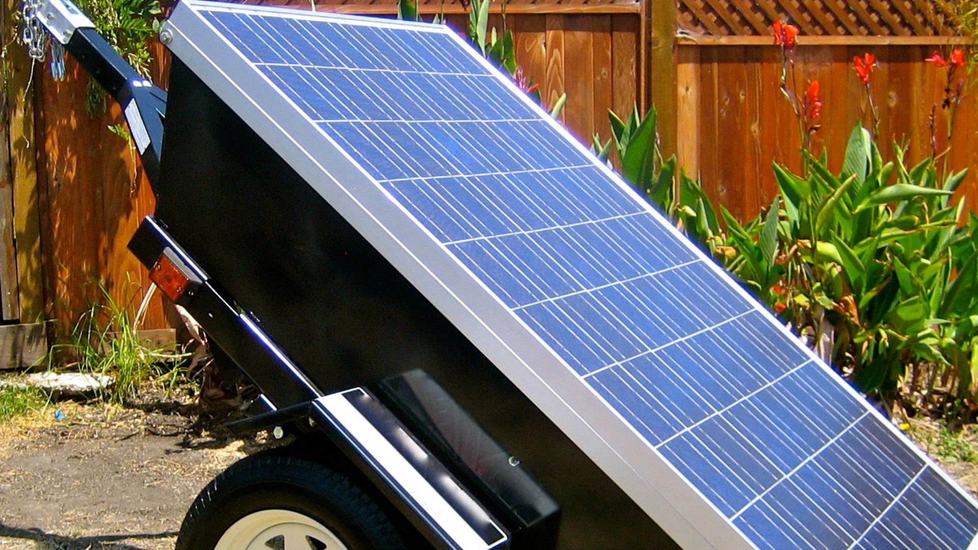 File:Coyle Industries Portable Solar Power System.jpg
