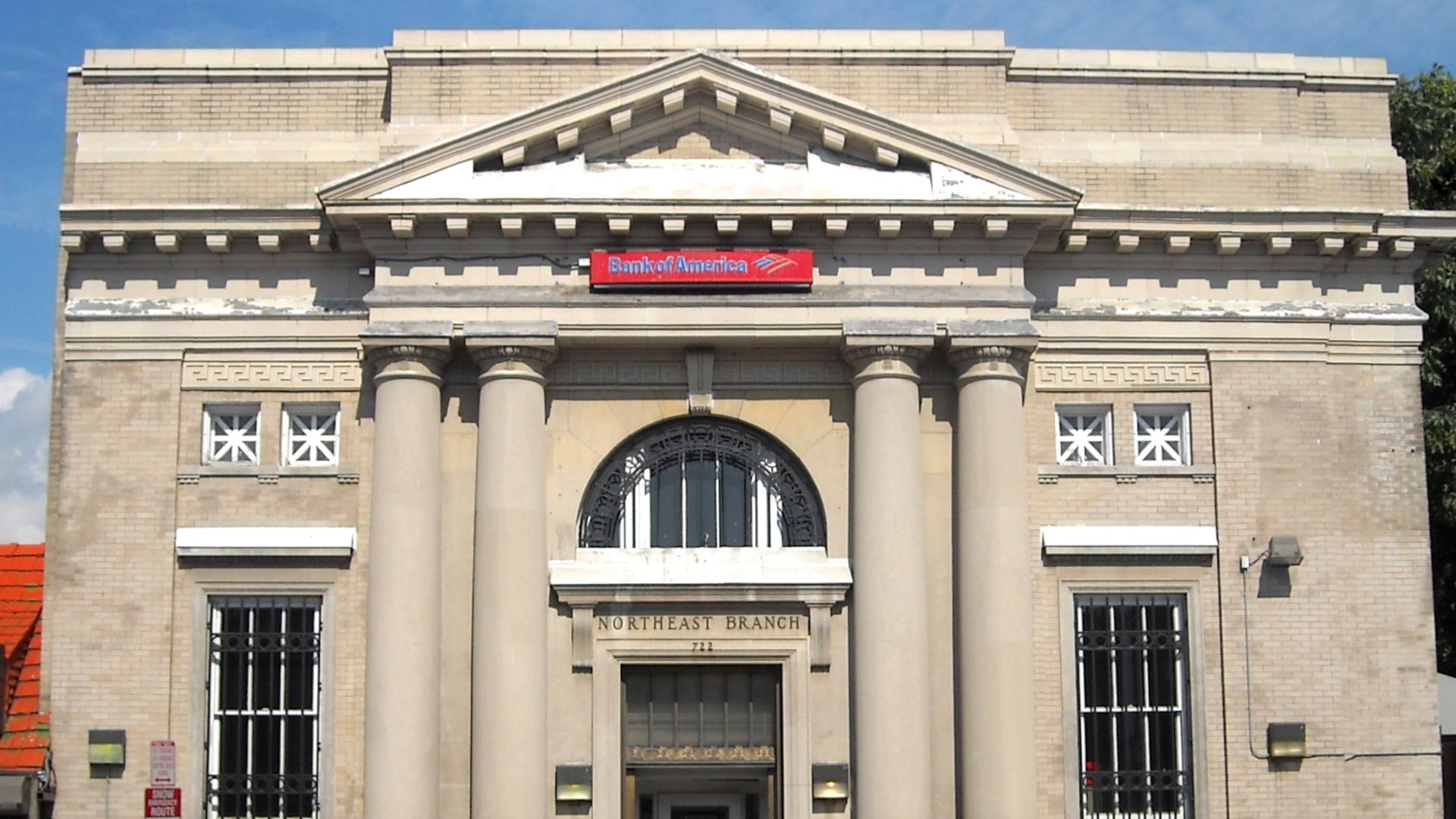 File:Bank of America - Near Northeast.JPG