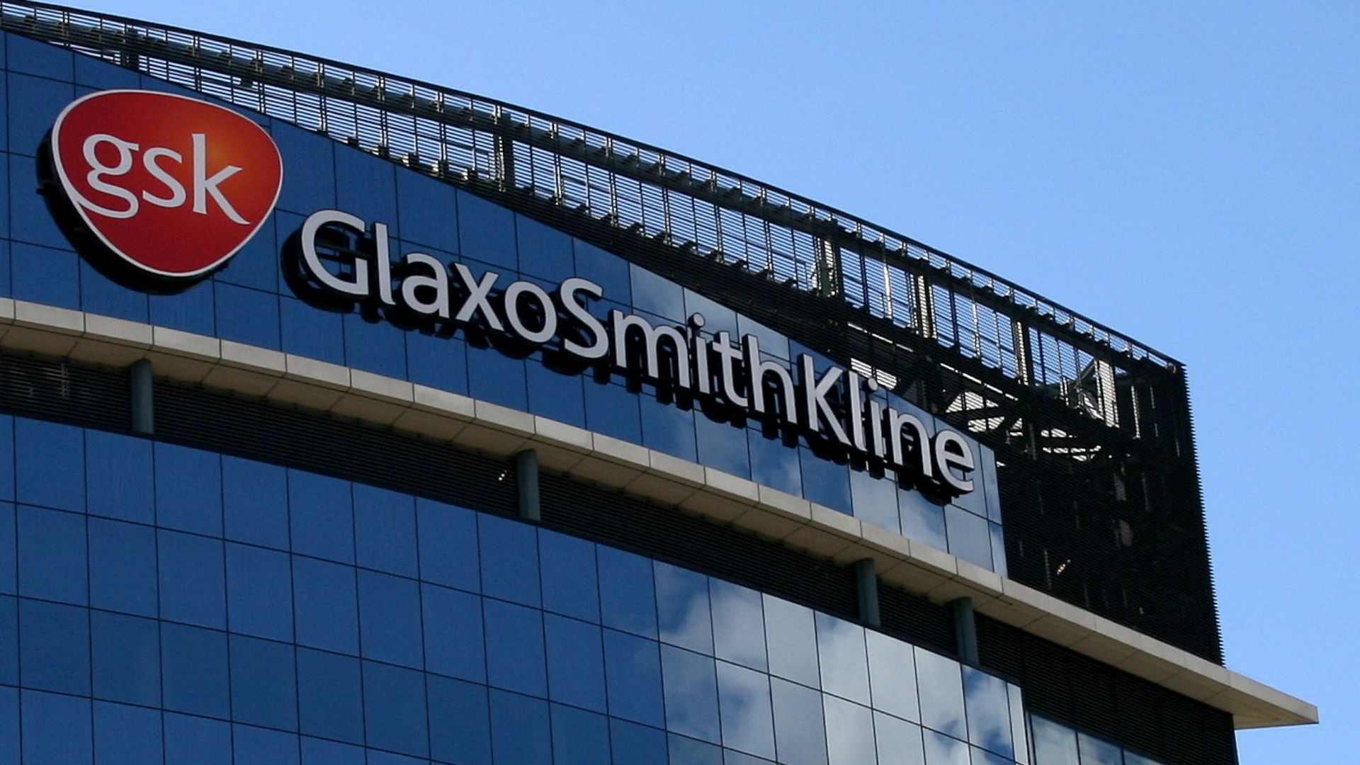 File:GlaxoSmithKline building, London, 30 July 2007 (cropped).jpg