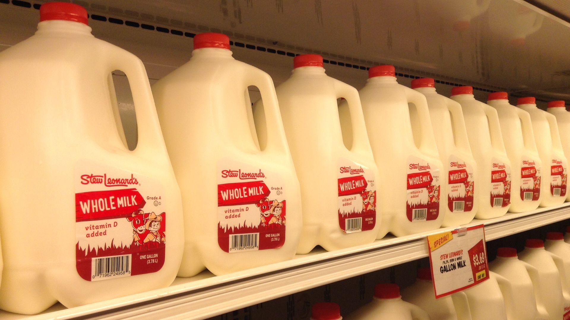 File:Whole milk aisle (17132962560).jpg