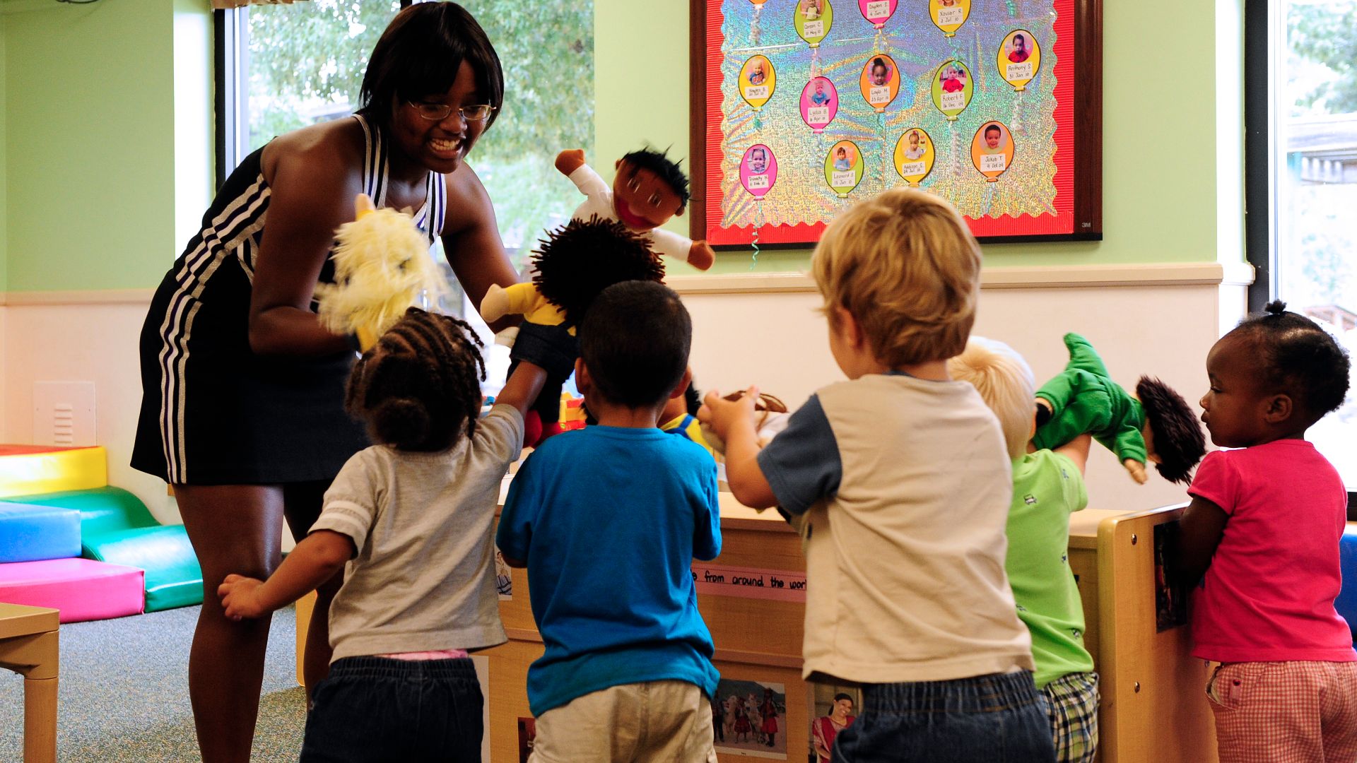 File:Childcare Development Center-Crestwood High School cheerleaders 120815-F-PG936-400.jpg