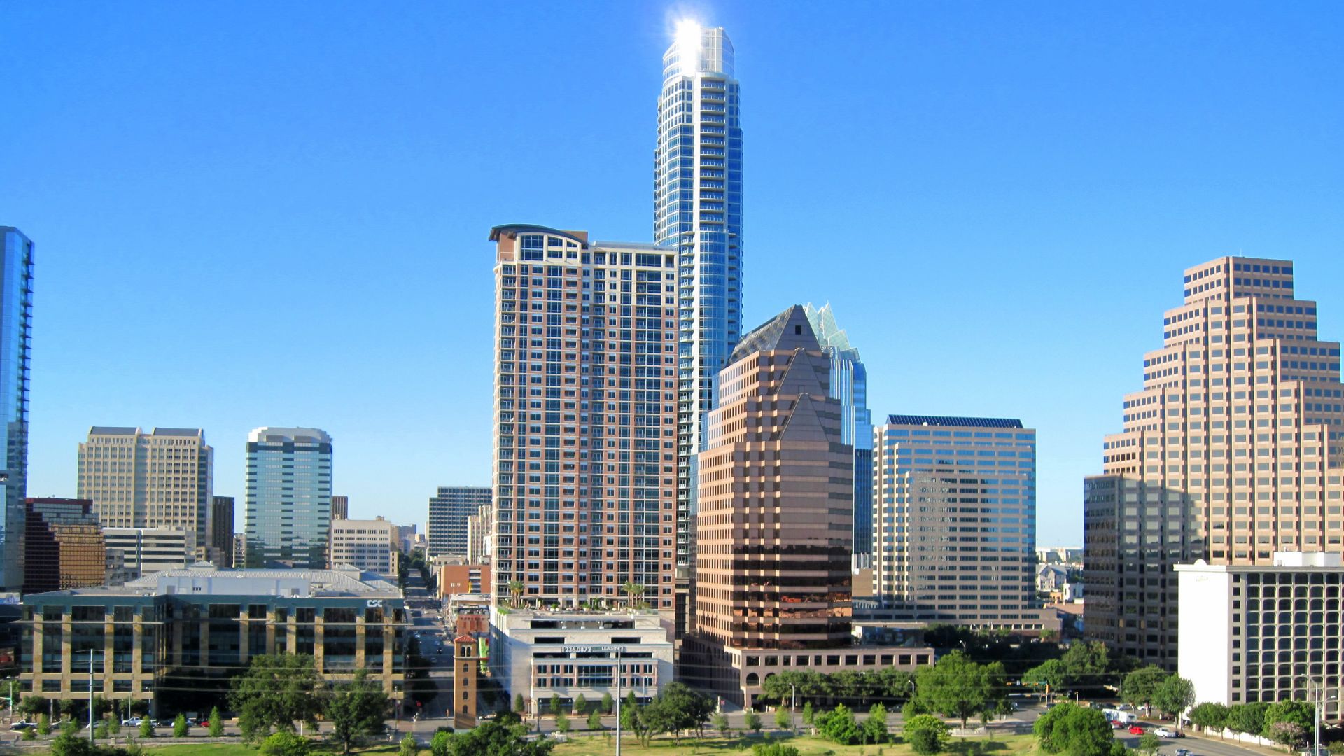 File:Austin Texas Lake Front.jpg