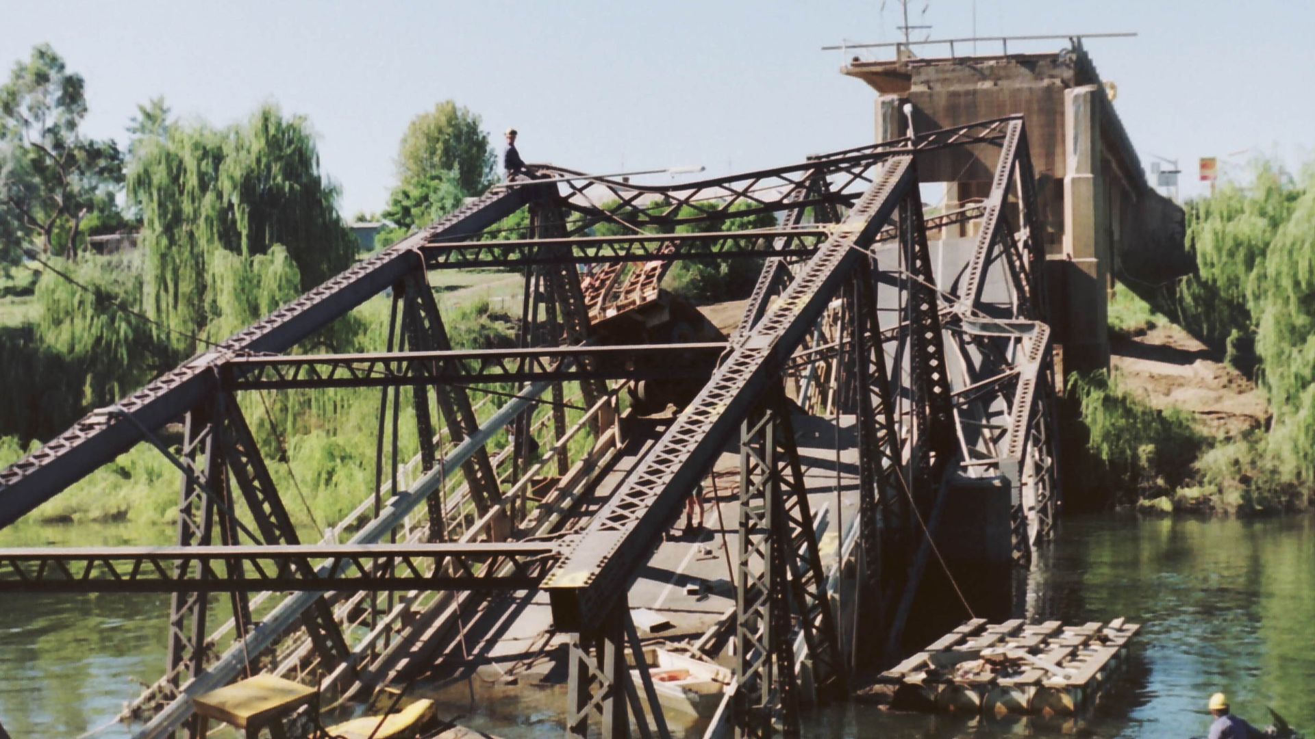 File:1989 Wellington bridge.JPG